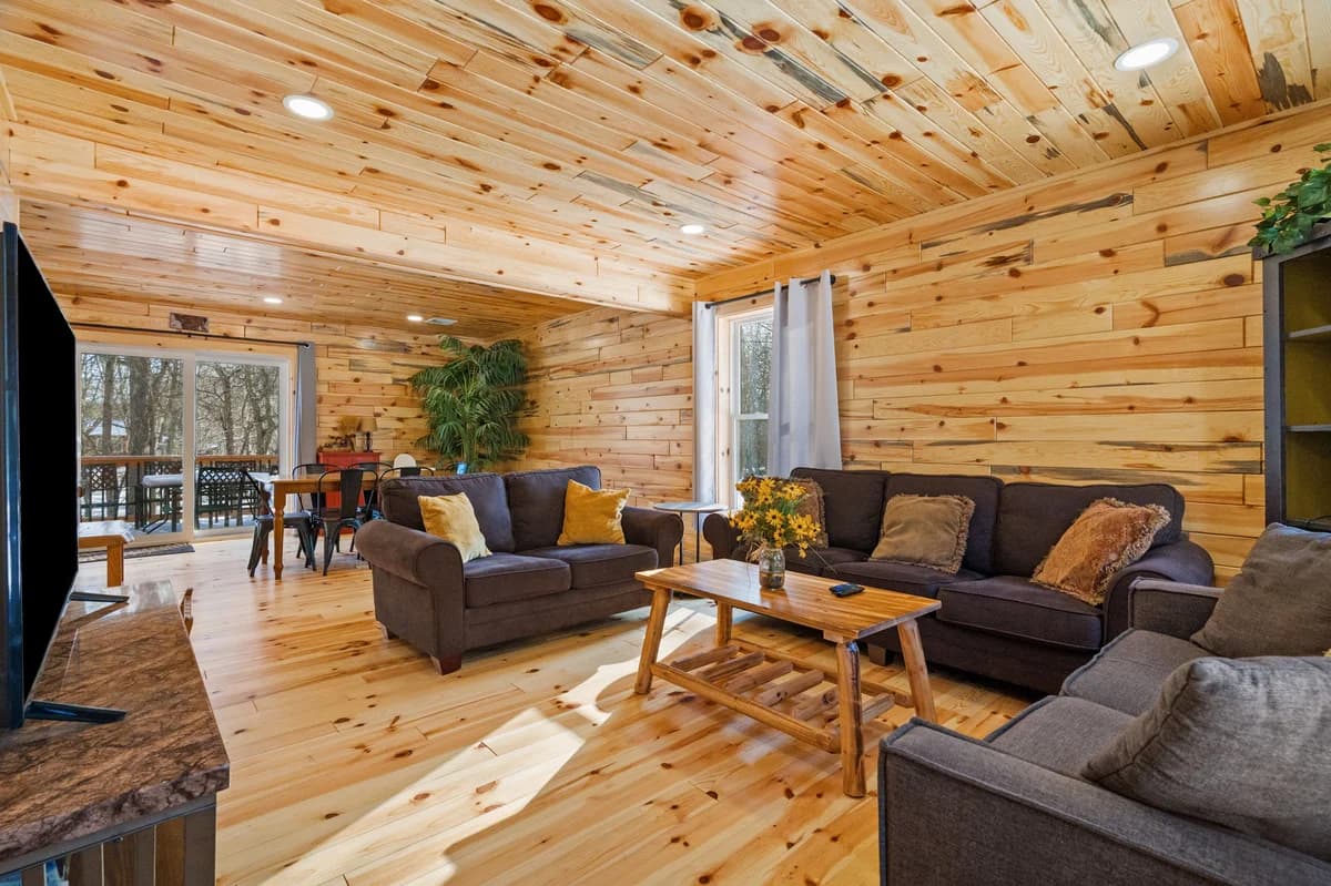 Massive Game Room, Lake Access, Privacy and More!