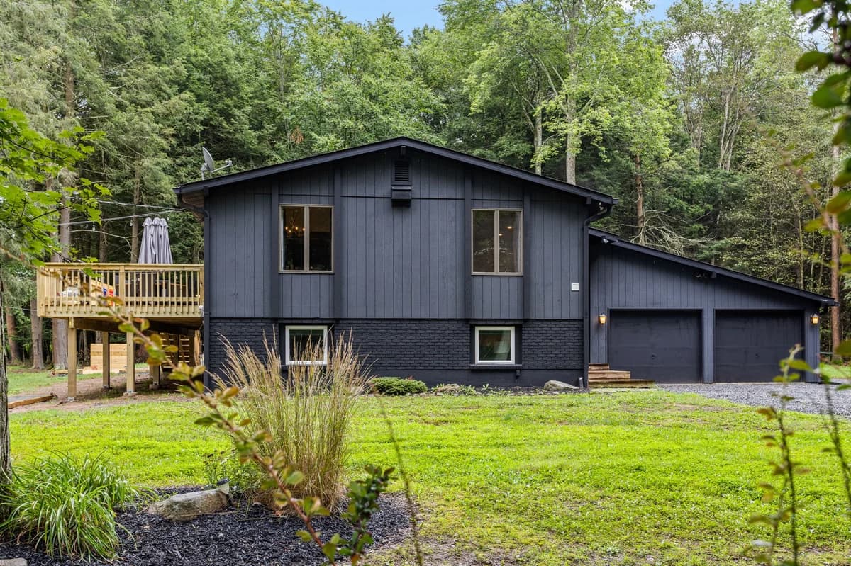 Luxury 5BR: Hot Tub, Arcade & Game Room Bar