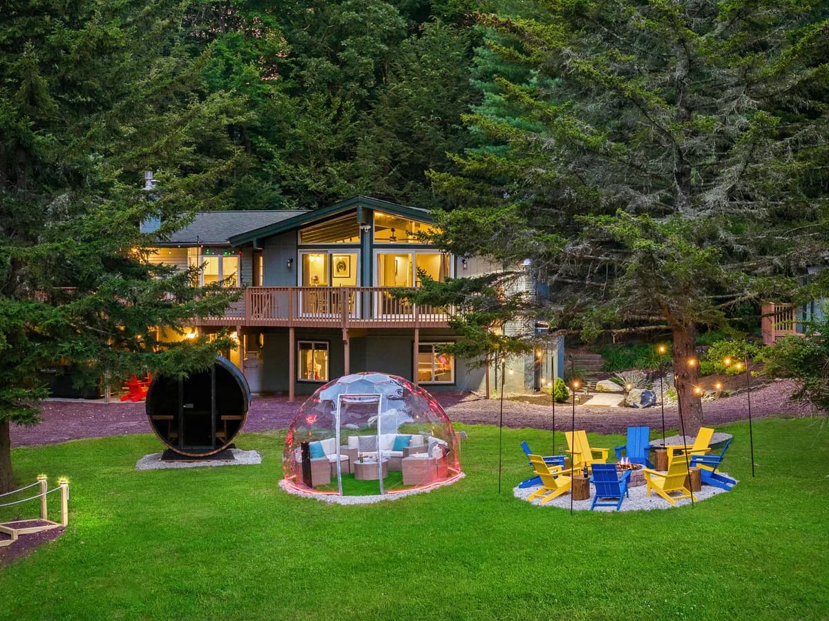 The Lazy Bear Cabin, Dome, Hot Tub, Sauna & More!