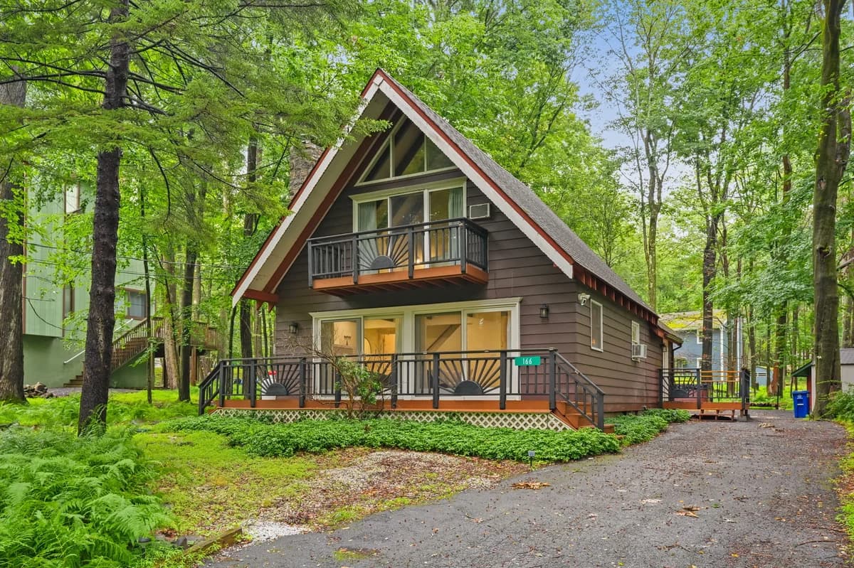 A-Frame Retreat - Hot Tub, Fire Pit & Fireplace